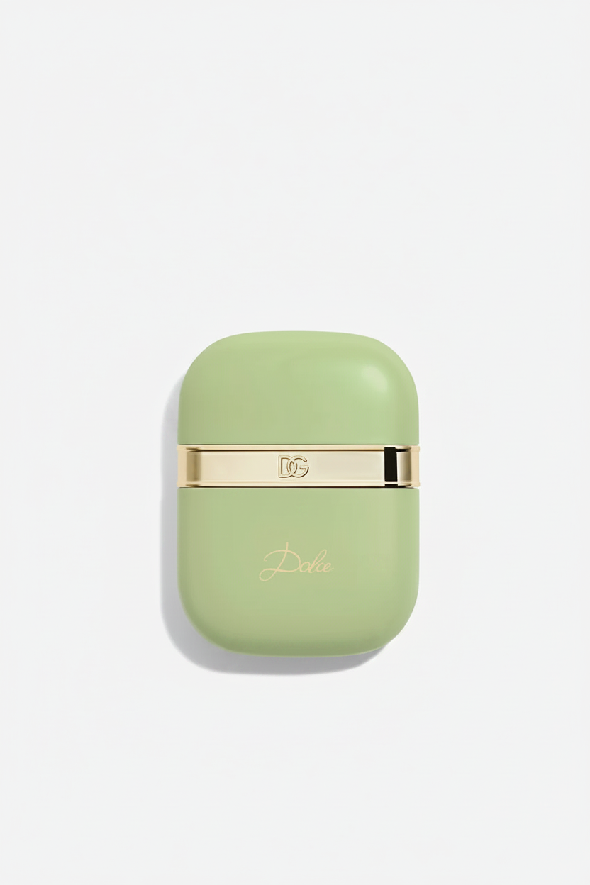 Dolce Compact Close-Up Portrait